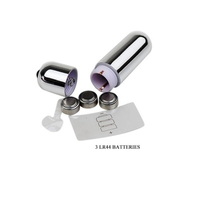 Estojo cilíndrico metálico aberto com 3 pilhas LR44 e etiqueta explicativa