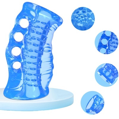 Produto de silicone azul translúcido com buracos circulares e textura de bolhas, sobre base branca