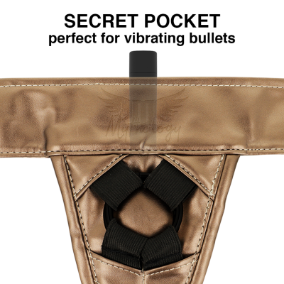 Peça de lingerie dourada com bolso secreto para vibradores e texto explicativo em inglês