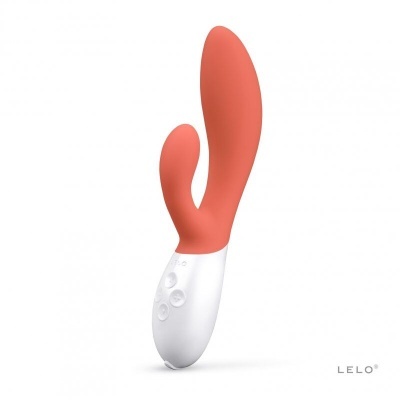 Vibrador cor de salmão com base branca LELO em fundo branco