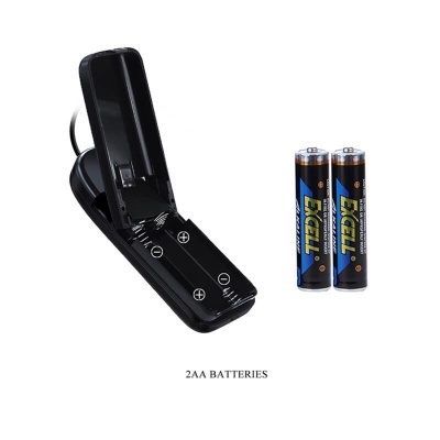 Carregador de pilhas aberto com duas pilhas AA Excell ao lado