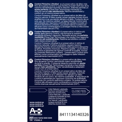 Embalagem de preservativo Control Finissimo Ultrafeel azul escuro com texto informativo.