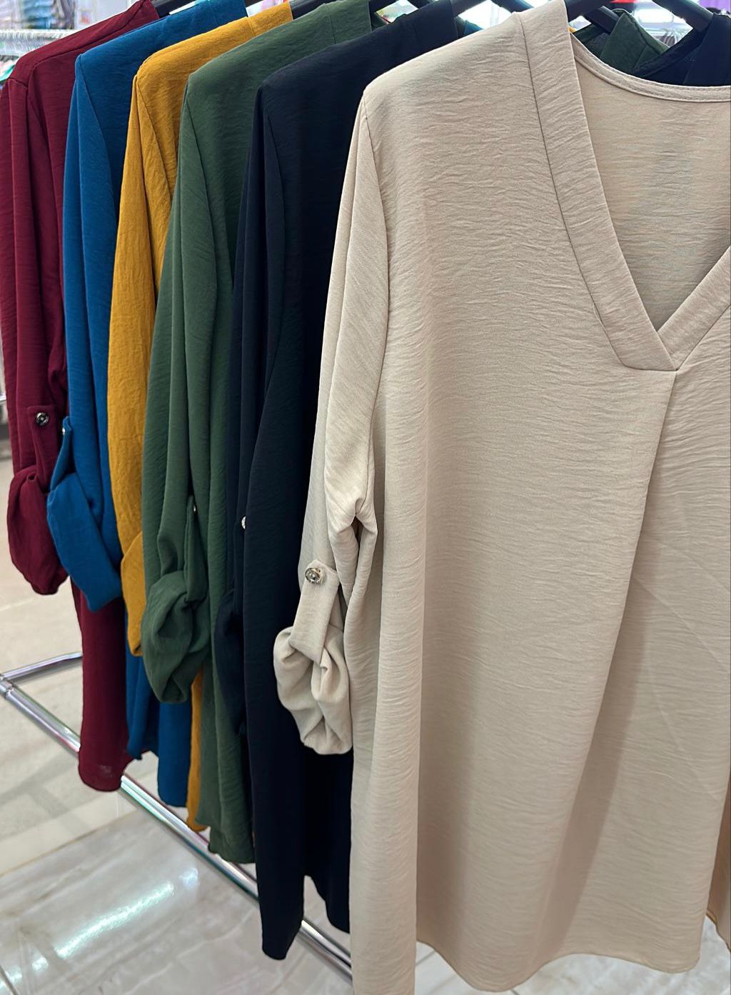 Blusa basic decote bico Praprika Clothes Shop