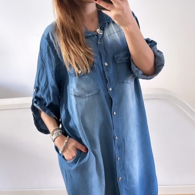 Vestido camisola de ganga azul claro com botões frontais