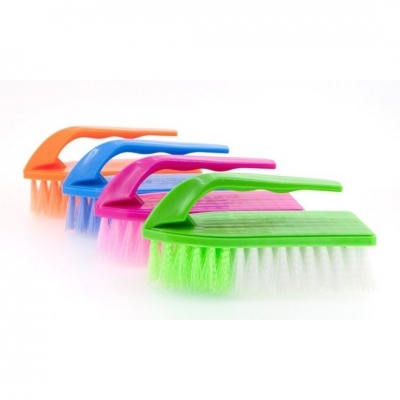 Escova da roupa com asa