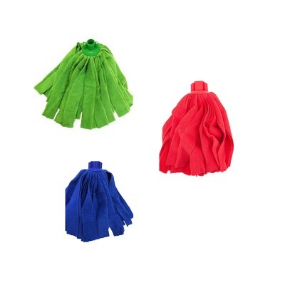 Cabeças de esfregona em microfibra verde, vermelho e azul sobre fundo branco