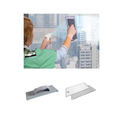 Ferramentas de limpeza cinzentas e pessoa a limpar janela com pano e spray