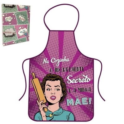 Avental roxo com imagem vintage e texto em português, acompanhado de embalagem colorida