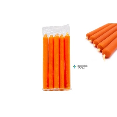 Cinco velas laranja embaladas em plástico transparente com indicação de 15CM