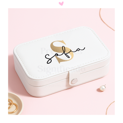 Estojo branco personalizado com nome sofia sobre fundo rosa