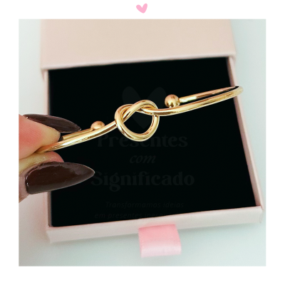 Escrava em aço com nó