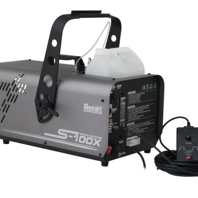 Máquina de fumo Antari S-100X cinza com comando remoto preto