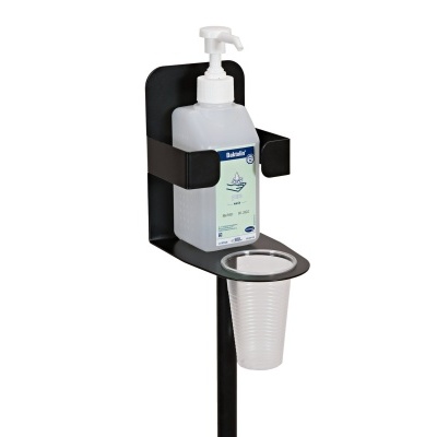 Dispositivo de dispensação de álcool gel com suporte, garrafa branca e copo plástico.