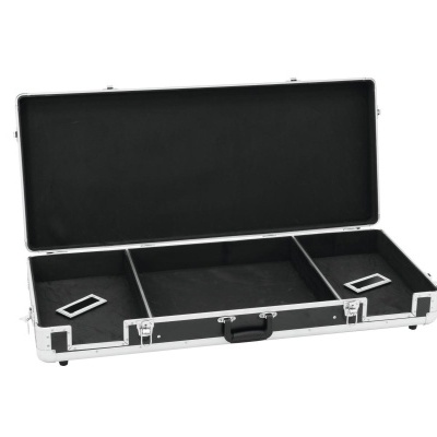 Estojo rígido preto aberto com três compartimentos e etiquetas brancas