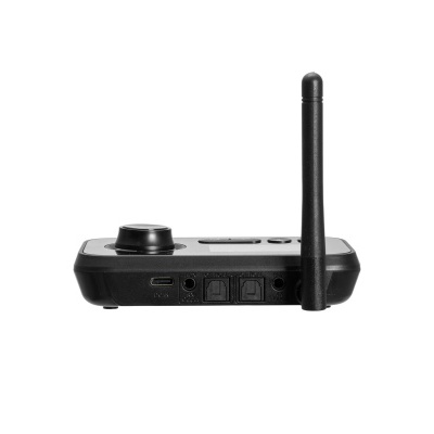 Dispositivo eletrónico preto com antena vertical e botões, vista lateral