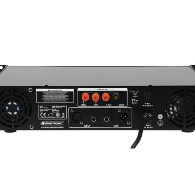 Amplificador de áudio preto com ventoinhas e conexões de altifalantes