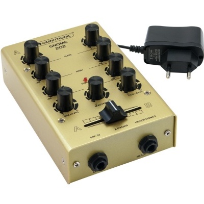 Pedal de guitarra dourado CHRISTENSON CHROME 2020 com botões pretos e adaptador preto