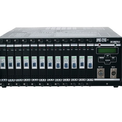 Equipamento eletrónico preto com múltiplos módulos e visor digital