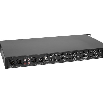 Interface de áudio Focusrite Scarlett 18i20 3rd Gen preta com múltiplas conexões