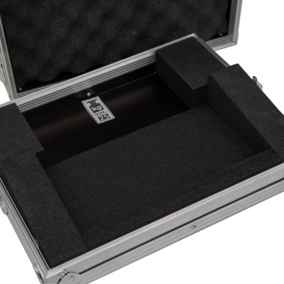 Mala de transporte com interior acolchoado em espuma preta e estrutura metálica prateada