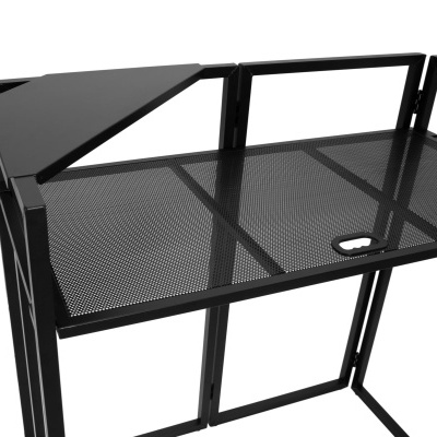 Estrutura metálica preta com prateleira em malha e tampo triangular