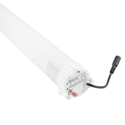 Luminária tubular LED branca com etiqueta técnica e fio preto