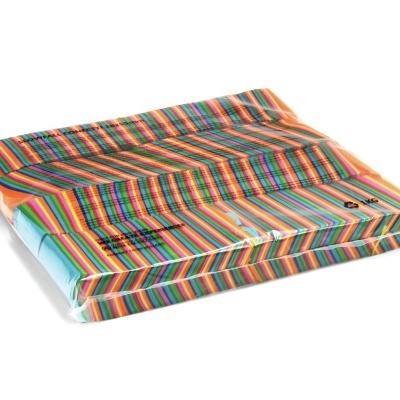 Cadernos coloridos lisos empilhados em embalagem plástica