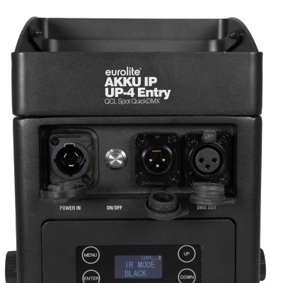 Dispositivo eletrônico preto eurolite AKKU IP UP-4 Entry com conectores e ecrã digital