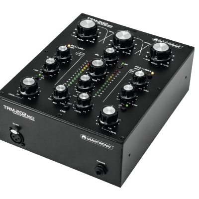 Mesa de mistura preta com botões e mostradores prateados e indicadores LED coloridos