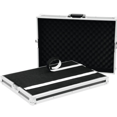 Estojo rígido prateado com interior preto e tapete antiderrapante