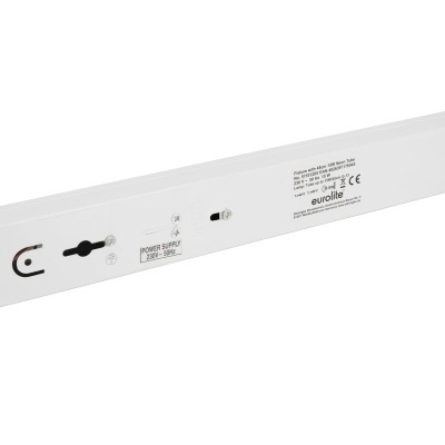 barra de luz branca retangular com texto técnico eurolite