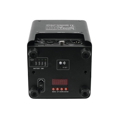 Dispositivo eletrónico preto com painel digital e botões