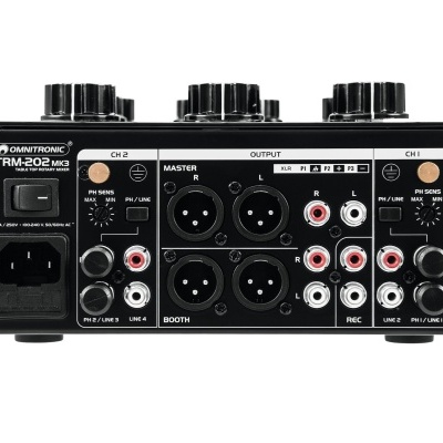 Unidade de mistura de áudio Omnitronic TRM-202 MKII com conectores e botões