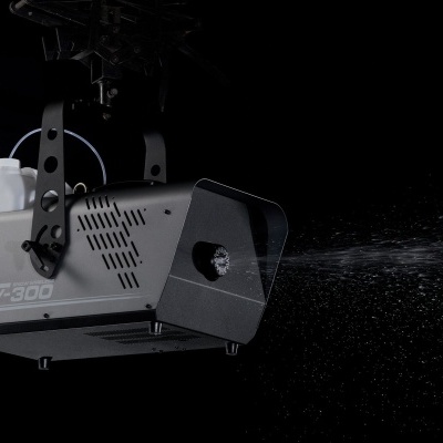 Máquina de neblina preta SW-300 em funcionamento