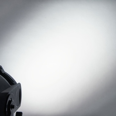 lâmpada direcional preta em fundo cinzento