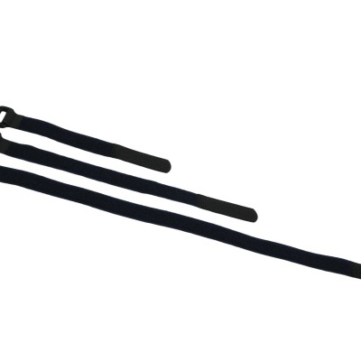 Três tiras pretas ajustáveis com fivelas