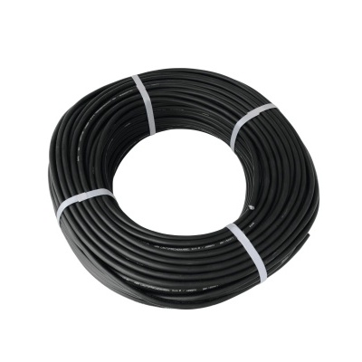 Tubo preto flexível enrolado com fitas brancas