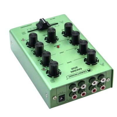 Mesa de mistura audio verde com botões pretos e entradas RCA.