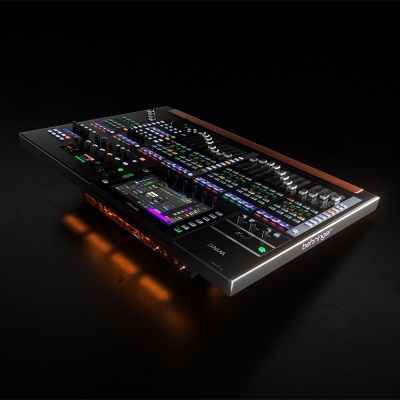 Mesa de mistura digital Allen & Heath com botões iluminados