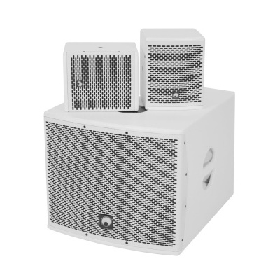 Conjunto de três altifalantes brancos com grelhas metálicas