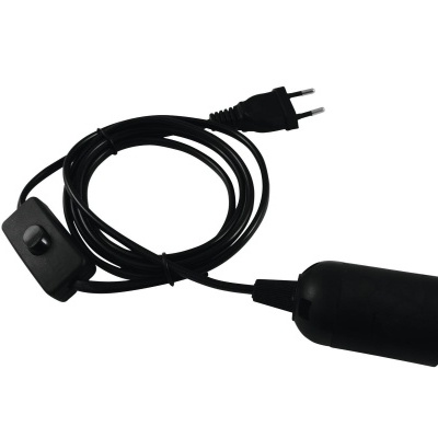 Cabo elétrico preto com ficha e interruptor