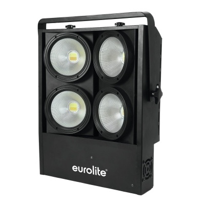 Painel preto com quatro focos LED e marca 'eurolite' em fundo branco