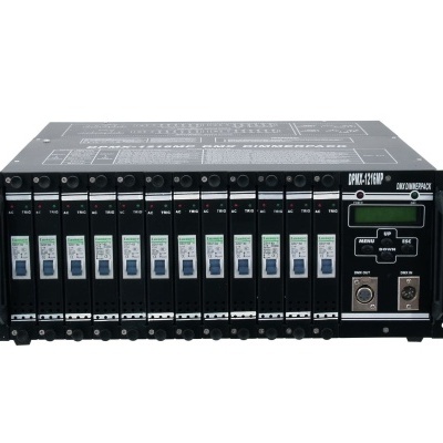 Equipamento eletrónico modular preto com ecrã digital e vários módulos