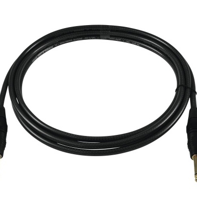 Cabo de áudio preto com conectores jack dourados.