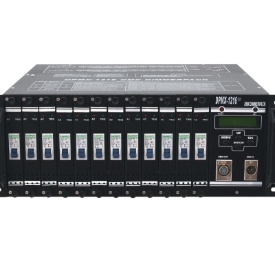 Equipamento eletrónico preto com múltiplos módulos e visor digital