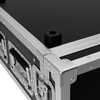 Mala de transporte profissional preta com estrutura metálica prateada