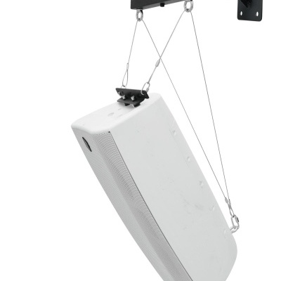 Coluna de som branca suspensa por suporte de parede preto