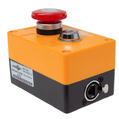 Dispositivo industrial com botão de emergência vermelho e corpo laranja e preto