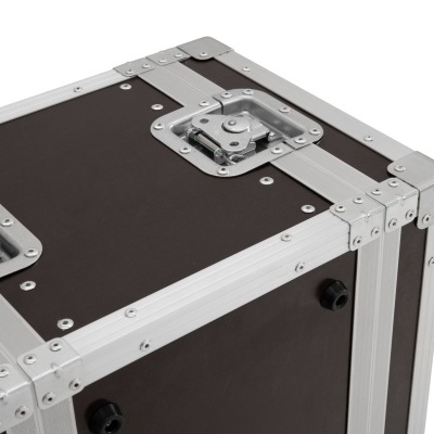 Caixa rígida castanha com cantos e bordas em alumínio prateado e fechaduras embutidas