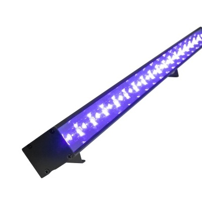 Barra de luz LED preta com luzes azuis em fundo branco